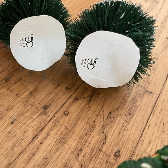 Department 56 Father Christmas’ Journey Dickens village and bottle brush trees - Picture 5 of 9